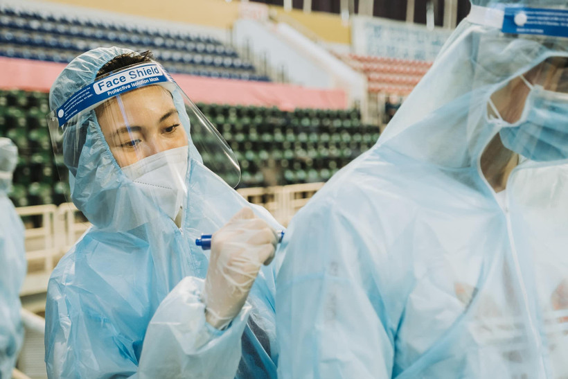 Á hậu Mâu Thủy tham gia công tác tình nguyện. (Ảnh: Nguyễn Á/Vietnam+)