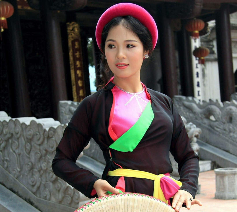 Ca sỹ Trang Viên vừa ra mắt bài hát đầy cảm xúc về những người phụ nữ trong chiến tranh, (Ảnh: NVCC)