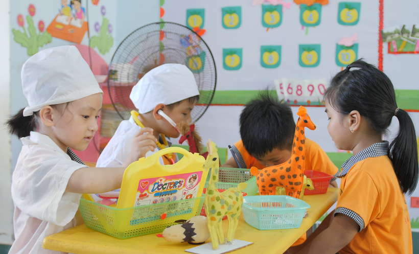 Các học sinh tham gia học theo mô hình dự án. (Ảnh: PV)