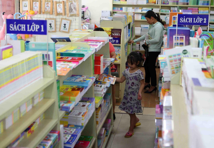 Uỷ ban Thường vụ Quốc hội đề nghị được giữ quy định một chương trình thống nhất, mỗi môn học có một hoặc một số sách giáo khoa như trong Dự thảo Luật. (Ảnh minh họa: TTXVN)