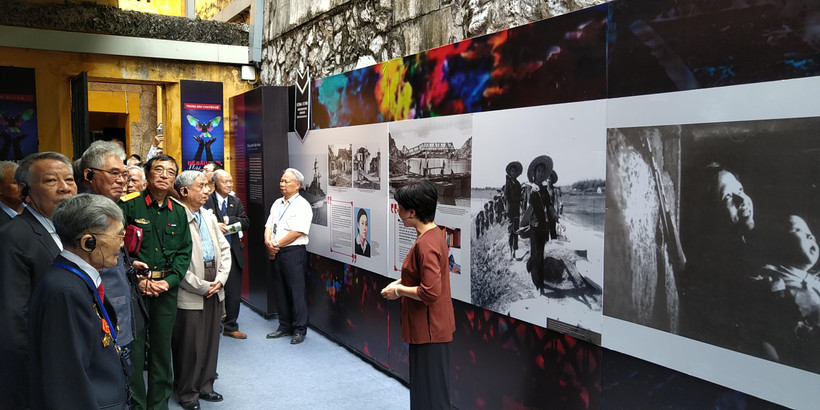 Nhiều đại biểu, cựu chiến binh tham dự lễ khai mạc ngày 23/11. (Ảnh: Minh Thu/Vietnam+)