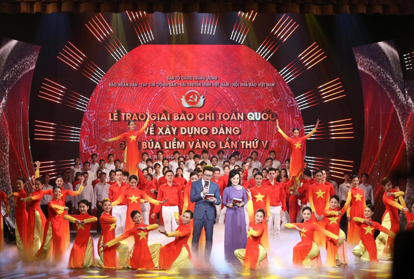 Giải thưởng Búa liềm vàng năm nay mở rộng đối tượng dự thi và tăng số lượng giải thưởng. (Ảnh: Tá Hiển/Vietnam+)