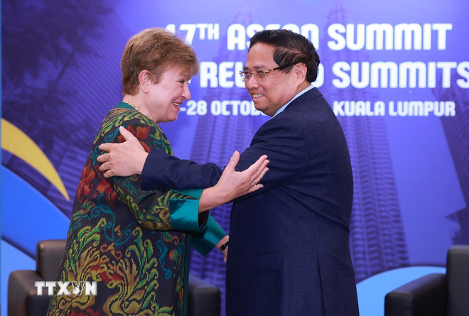 Premiärminister Pham Minh Chinh träffade Kristalina Georgieva, verkställande direktör för Internationella valutafonden (IMF). (Foto: Duong Giang/VNA) ttxvn-imf.jpg