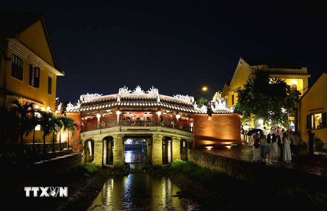 Chùa Cầu - biểu tượng của Hội An, là minh chứng rõ nét cho sự giao thoa văn hóa độc đáo Việt-Hoa- Nhật từ thời thương cảng. (Ảnh: Nhật Anh/TTXVN) ttxvn-hoi-an-7.jpg