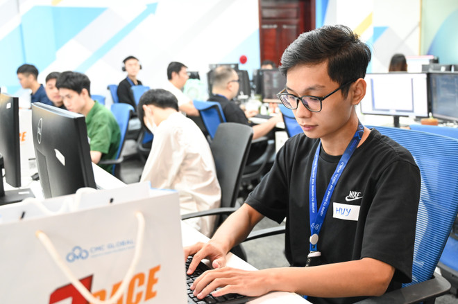 Nhiều sinh viên được nhận lời mời làm việc chính thức ngay trong kỳ thực tập tại Tập đoàn CMC. anh-2-3.jpg
