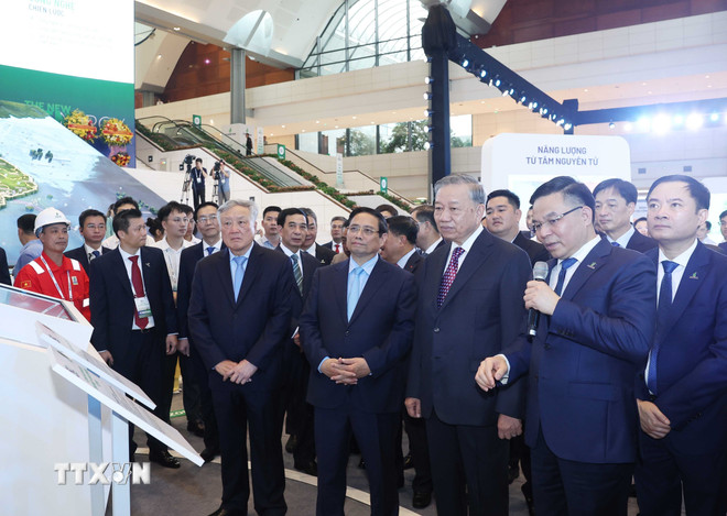 ttxvn-50-nam-tap-doan-cong-nghiep-nang-luong-23.jpg