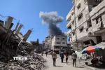 Khói bốc lên sau cuộc không kích của Israel xuống thành phố Gaza ngày 10/9/2025. (Nguồn: THX/TTXVN)