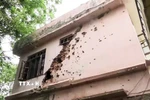 Một ngôi nhà ở Poonch (Ấn Độ) bị trúng pháo kích của Pakistan ngày 9/5/2025. (Ảnh: ANI/TTXVN)
