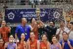Đội tuyển bóng chuyền nữ Việt Nam thi đấu xuất và sắc giành Cúp vô địch. (Ảnh: Minh Quyết/TTXVN)