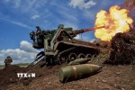 Quân nhân Ukraine nã pháo tự hành 2S7 Pion tại vùng Donetsk về phía mặt trận Nga, ngày 27/9/2024. (Ảnh: Reuters/TTXVN)