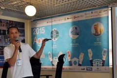 Ông Bùi Trường Sơn cho biết, tiêu chí của sản phẩm thắng cuộc là lượt tải về của người sử dụng. (Ảnh: BTC/Vietnam+) 