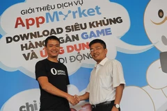 Đại diện Opera và VinaPhone chính thức khai trương dịch vụ. (Nguồn: Opera) 