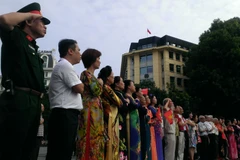 [Photo] Thủ đô nghiêm trang chào cờ sáng sớm ngày Quốc khánh 2/9 