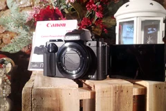 Hai mẫu máy ảnh dòng G mới nhất của Canon được kỳ vọng sẽ làm nóng thị trường máy ảnh kỹ thuật số cuối năm. (Ảnh: T.H/Vietnam+)