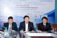 ​Ông Nguyễn Huy Dũng (giữa), Phó Cục trưởng Cục An toàn Thông tin cho biết, Ngày an toàn thông tin sẽ giúp nâng cao nhận thức cộng đồng về lĩnh vực nóng này. (Ảnh: T.H/Vietnam+)