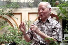 Dù đã 85 tuổi nhưng giáo sư, viện sỹ Đặng Hữu vẫn miệt mài đóng góp ý kiến cho sự phát triển của đất nước. (Ảnh: Tùng Lâm/Vietnam+)