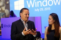 Ông Guenter Weimer, Giám đốc cao cấp khối Hệ điều hành Windows, Microsoft châu Á - Thái Bình Dương trao đổi với báo giới. (Ảnh: T.H/Vietnam+)