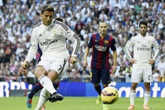 Ronaldo ghi bàn vào lưới Barcelona từ chấm 11m ở mùa giải trước. (Nguồn: AFP)