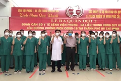 Bình Định tăng cường thêm 22 y, bác sỹ hỗ trợ TP.HCM chống dịch