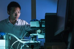 Australia tài trợ Tiến sỹ người Việt phát triển công nghệ pin Mặt Trời