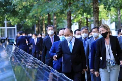 [Photo] Chủ tịch nước thăm Khu tưởng niệm nạn nhân vụ khủng bố 11/9