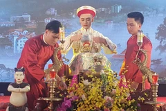 Tụ tập hầu đồng giữa mùa dịch, 20 người bị phạt gần 150 triệu đồng