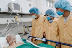 Kỳ tích cứu sống nam thanh niên bị thanh sắt xuyên từ cổ qua não