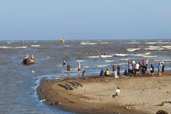 Thanh Hóa: Ra biển tắm, ba em nhỏ bị đuối nước thương tâm