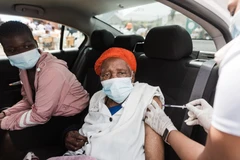 Nam Phi cảnh báo số ca mắc mới COVID-19 tăng mạnh do biến thể Omicron