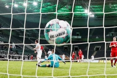 Hàng thủ thảm hại khiến Bayern nhận thất bại cay đắng trước Gladbach