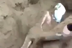 Vụ "chôn sống người dưới hố cát:" ở Nghệ An: Đừng để trò đùa đi quá xa