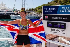 Cô gái trẻ nhất thế giới lập kỷ lục chèo thuyền vượt Đại Tây Dương