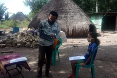 “Người đưa đò thầm lặng” truyền kiến thức trong "cơn bão" COVID-19