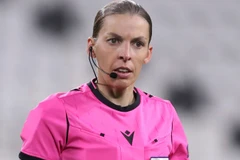 Nữ trọng tài đi vào lịch sử giải bóng đá vô địch châu Âu EURO 2020