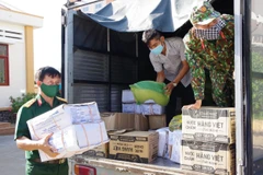 ​Phát huy phẩm chất "Bộ đội Cụ Hồ," hỗ trợ người dân vượt qua đại dịch