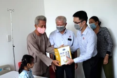 Vinamilk tiếp tục chương trình hỗ trợ kinh phí mổ tim cho trẻ em nghèo