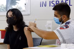 "Phác đồ" chống COVID-19 cho thế giới từ kinh nghiệm ở Anh và Israel