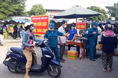 Chấn chỉnh việc thực hiện Chỉ thị 16, tự ý thu phí cấp giấy đi đường
