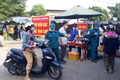 Chấn chỉnh việc thực hiện Chỉ thị 16, tự ý thu phí cấp giấy đi đường