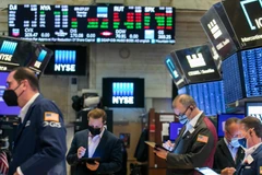 Chứng khoán Mỹ tăng điểm do lợi suất trái phiếu chính phủ giảm