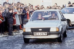 Xe Thái tử Charles tặng Công nương Diana được bán với giá 72.000 USD