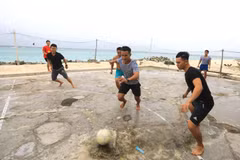 Hoạt động rèn luyện thể dục thể thao - "Món ăn" tinh thần ở Trường Sa