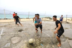 Hoạt động rèn luyện thể dục thể thao - "Món ăn" tinh thần ở Trường Sa