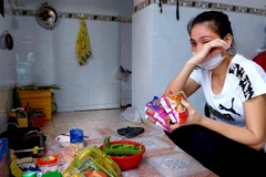 [Photo] Khó khăn của những lao động bị kẹt lại khu trọ đợt giãn cách