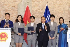 Chủ tịch nước chứng kiến lễ trao Danh hiệu Đại sứ trẻ sở hữu trí tuệ