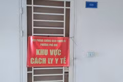 Một địa điểm cách ly y tế tại nhà ở phường Phố Huế, quận Hai Bà Trưng, Hà Nội. (Ảnh: Mạnh Khánh/Vietnam+)