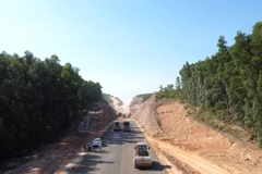 Đẩy nhanh tiến độ dự án cao tốc Cam Lộ-La Sơn đoạn qua Quảng Trị