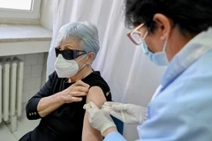 Chuyên gia y tế Mỹ kêu gọi làm rõ tính an toàn của vaccine AstraZeneca