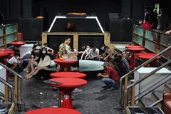 Đột kích quán bar hoạt động không phép, 33 người dương tính với ma túy