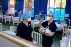 Chuyển trường học thành bệnh viện dã chiến điều trị bệnh nhân COVID-19